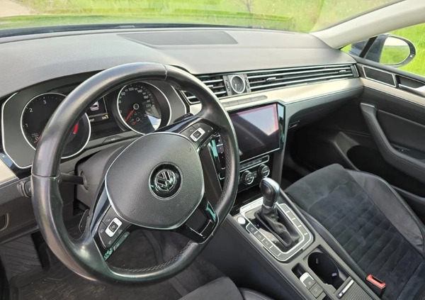 Volkswagen Passat cena 58999 przebieg: 229000, rok produkcji 2015 z Łomża małe 277